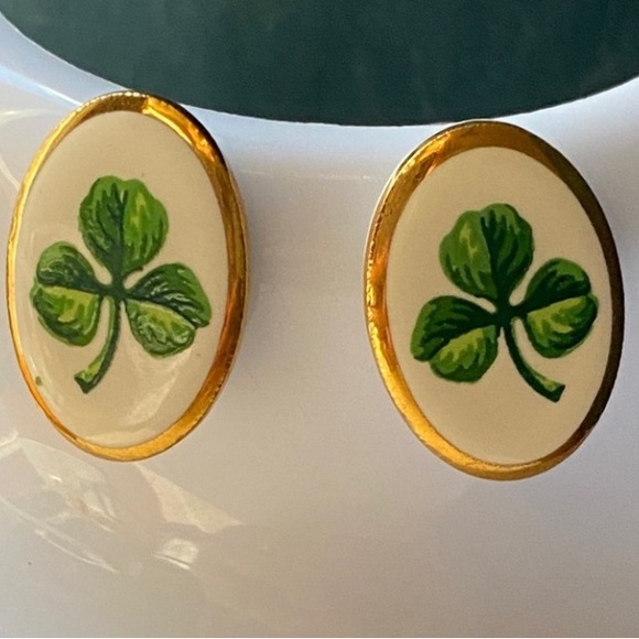 Gold and Green Irish Shamrock Enamel Earrings St Patrick’s Day Vintage - Picture 1 of 5